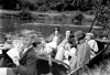 Photos03_Group-in-boat.gif (172199 bytes)