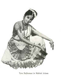 Z_07_Mohini_Attem_-_Tara_pose_Edit_B.JPG (554664 bytes)