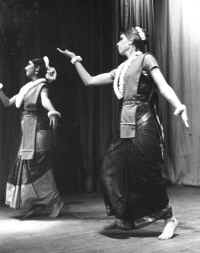 Z 11B Tagore Dance - LH 02 Edit B.jpg (1600800 bytes)