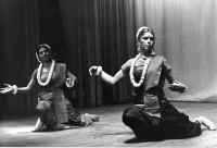 Z 11 Tagore Dance - LH 01 Edit.jpg (1677855 bytes)